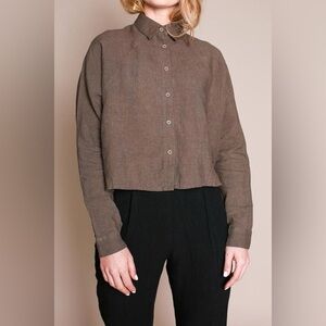 7115 by Szeki Cropped Linen Shirt